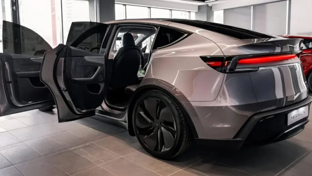 Tesla Model Y 2026 Revealed: Longer Range, Smarter Autopilot & Comfortable Electric SUV